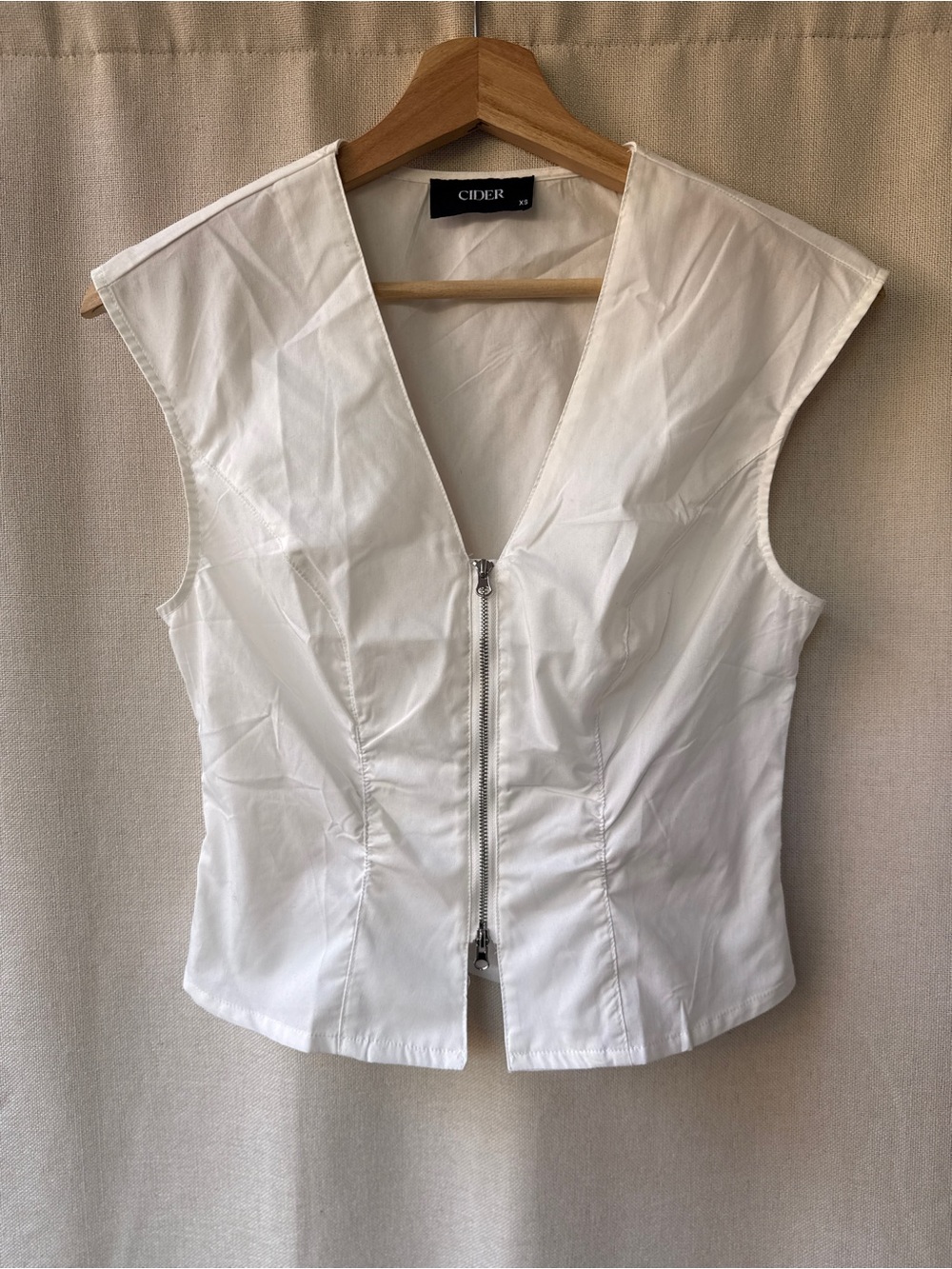 Cider White V-Neck Zip-Front Sleeveless Crop Top